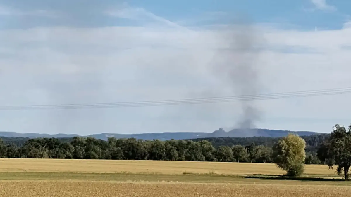 Die Rauchsäule ist bis nach Trillfingen zu sehen.