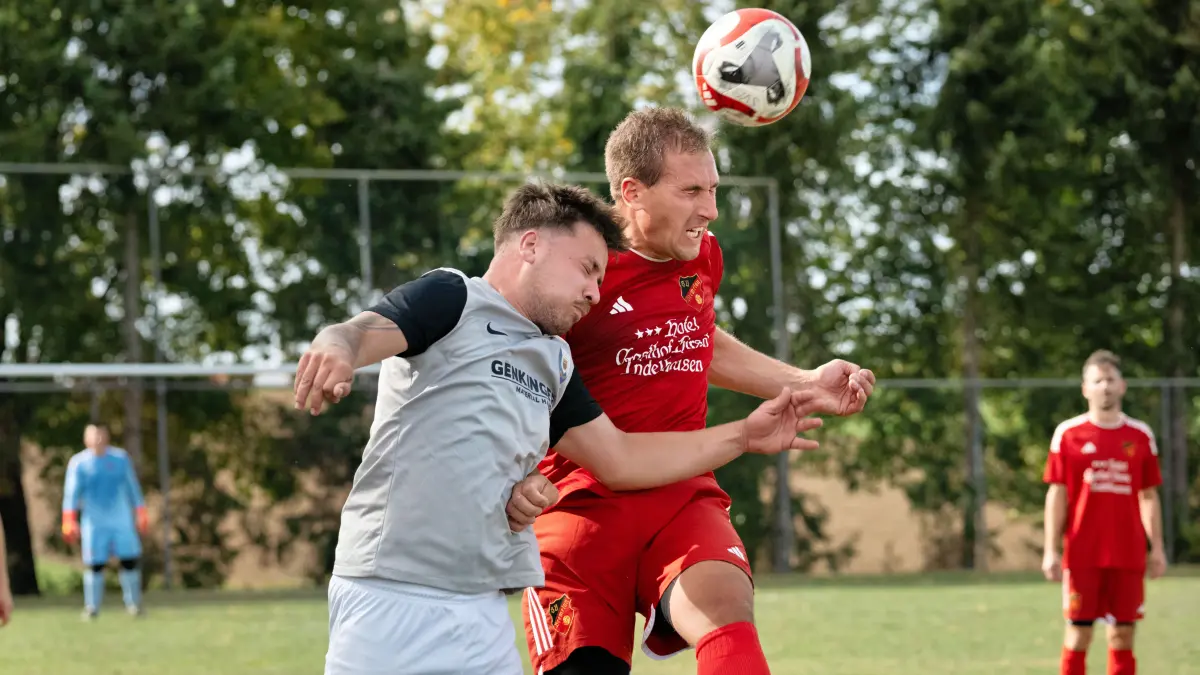 SV Bremelau/SV Granheim - SV Auingen, Fußball Kreisliga A1: v.l. Fabian Scheffold (SV Auingen), Jannik Lehner (SGM SV Bremelau/SV Granheim)
SV Bremelau/SV Granheim - SV Auingen. Bremelau, Baden-Württemberg, Deutschland, 20.09.2026. Fußball, Kreisliga A1, Saison 2026/2027. Punktspiel auf dem Sportplatz Bremelau. For editorial use only. Foto: Eibner-Pressefoto/Eky Eibner.
