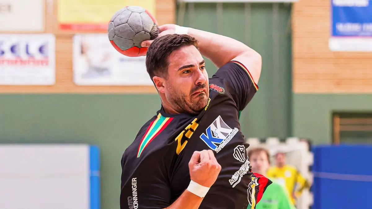 Handball Landesliga: Handball Landesliga; HSG WiWiDo - TV Treffelhausen;
Kai Ziller (TV Treffelhausen, #23) und Hendrik Blind (HSG WiWiDO, #2);
19.09.2026; Lautertalhalle, Donzdorf.
Foto: Thomas Madel