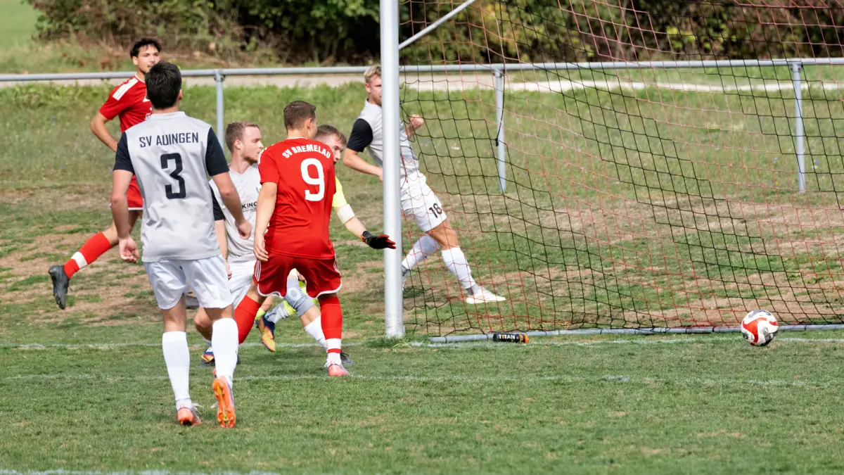 SV Bremelau/SV Granheim - SV Auingen, Fußball Kreisliga A1: und das 2:0 durch Nico Baier (SGM SV Bremelau/SV Granheim)
SV Bremelau/SV Granheim - SV Auingen. Bremelau, Baden-Württemberg, Deutschland, 20.09.2026. Fußball, Kreisliga A1, Saison 2026/2027. Punktspiel auf dem Sportplatz Bremelau. For editorial use only. Foto: Eibner-Pressefoto/Eky Eibner.