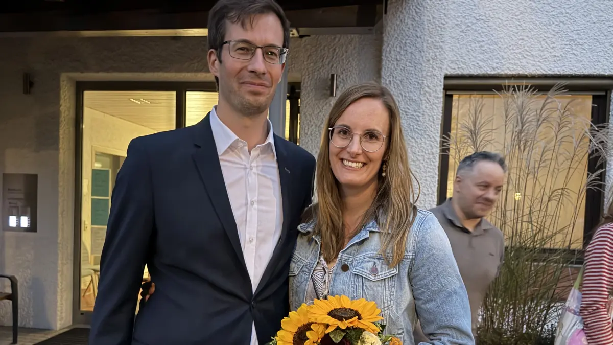 Ein glücklicher Thomas Salzmann mit Partnerin Alexandra.