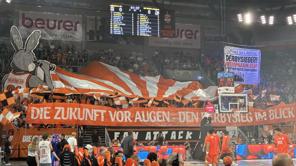 Die Choreo von Fan Attack Ulm vor dem Derbysieg von Ratiopharm Ulm