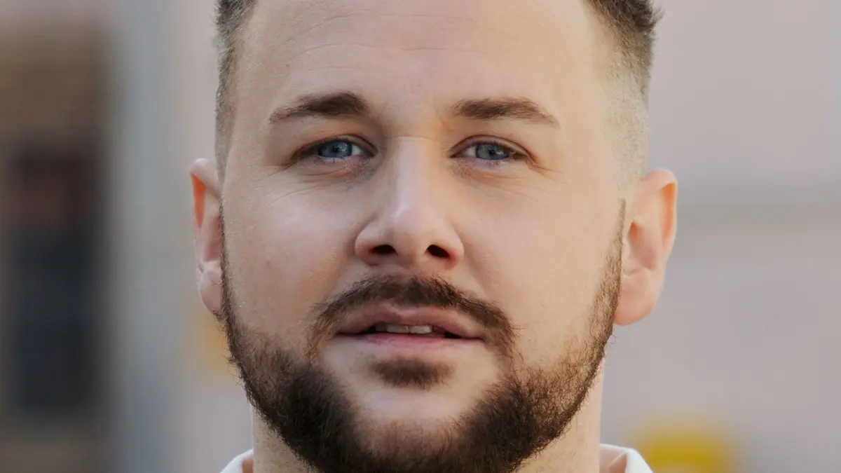 Zwischenfall bei GZSZ: Jonas (Felix van Deventer) steht vor einem großen Problem.