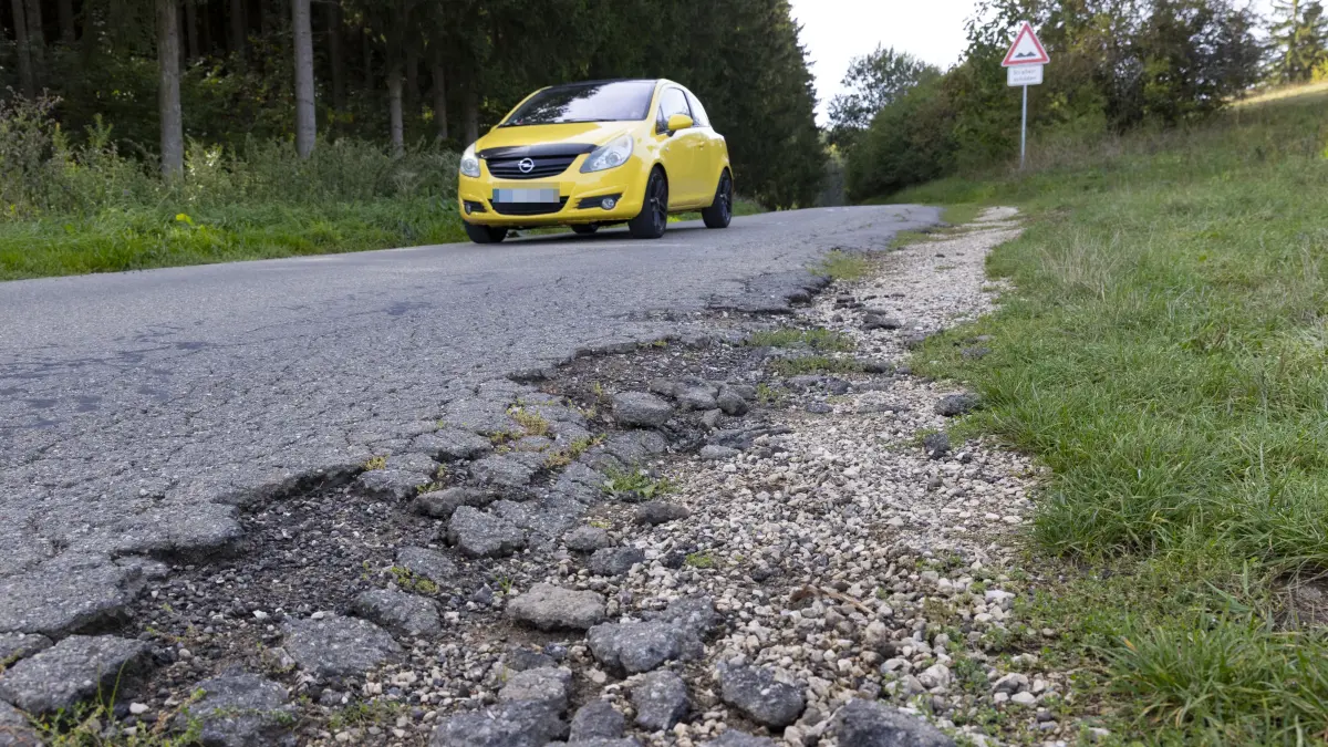 Gemeindeverbindungsstraße Geislinger Weg zwischen Drackenstein und Flugplatz Berneck muss auf Bad Ditzenbacher Gemarkung saniert werden.