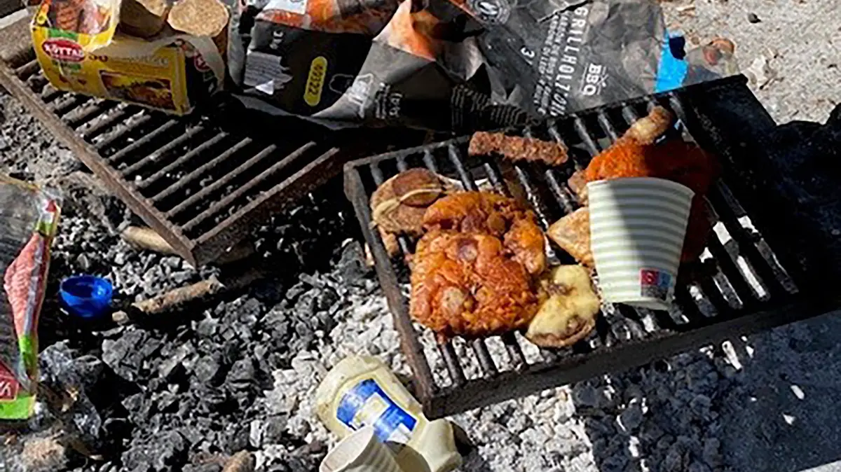 Ärgernis - verschmutzte Grillstelle am Dreimännersitz, Geislingen