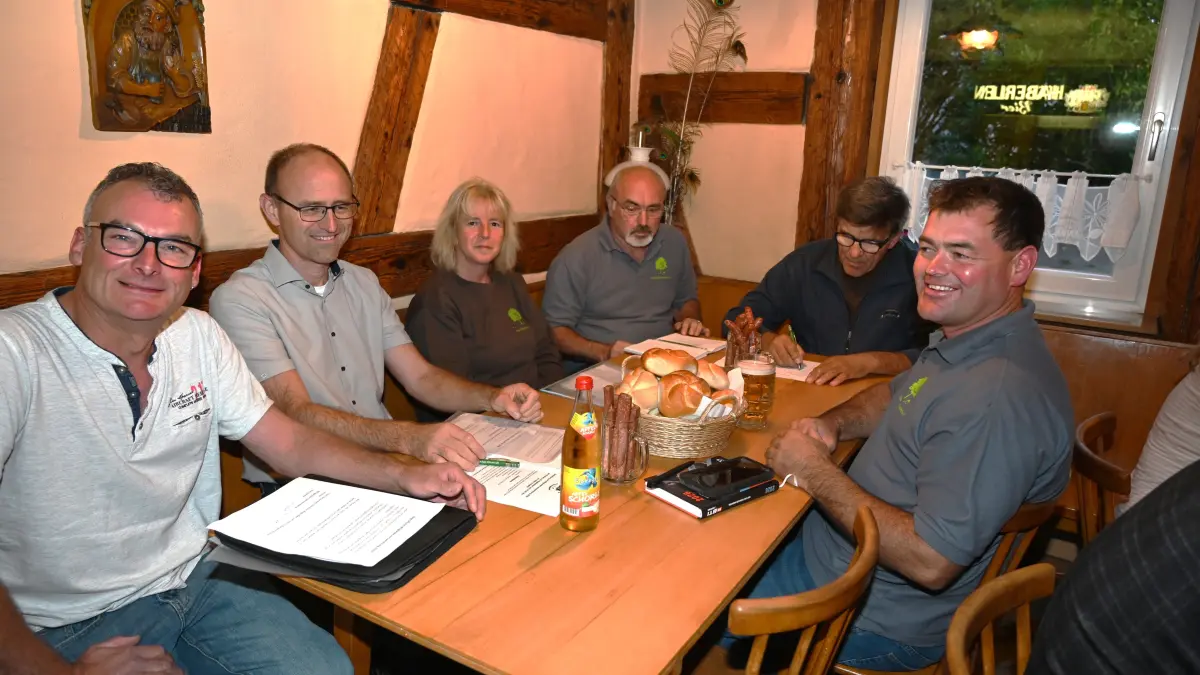 Die Verantwortlichen der Mosterei (von links): Bernd Kugler, Achim Niebel, Eva Erhardt, Martin Dieterich, Werner Hofmann, Christian Niebel. Der Vorsitzende Thomas Schuhmann war verhindert.