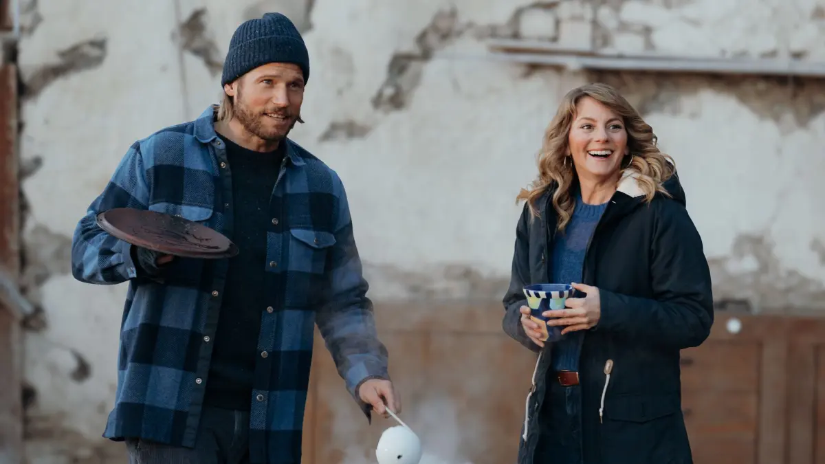 Nach ereignisreichen Wochen freuen sich Markus Kofler (Sebastian Ströbel) und Katharina Strasser (Luise Bähr) auf eine besinnliche Weihnachtsfest.