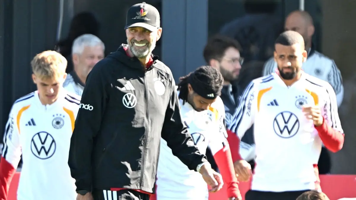 Fußball-Nationalmannschaft: Abschlusstraining: 23.09.2026, Bayern, Herzogenaurach: Fußball: Nationalmannschaft, Abschlusstraining vor dem ersten Nations-League-Spiel gegen die Niederlande, Bundestrainer Jürgen Klopp (Deutschland) während des Trainings. Foto: Federico Gambarini/dpa +++ dpa-Bildfunk +++