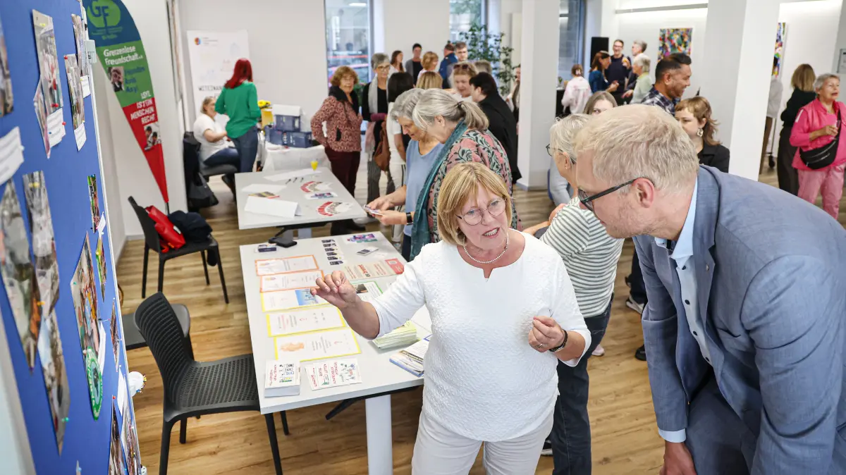 Das Mehrgenerationenhaus der Haller Volkshochschule im neuen "Post Scriptum" im Haus der Bildung stellt sich vor.