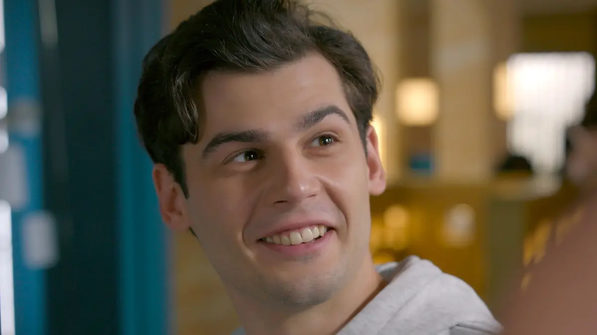 Orlando Lenzen spielt bei AWZ die Rolle des Luca Perez.