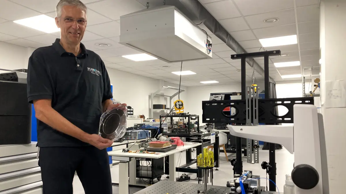 Andy Zott im Labor von Scantinel Photonics: Das Start-up war insolvent und gehört nun zu einem US-Konzern.