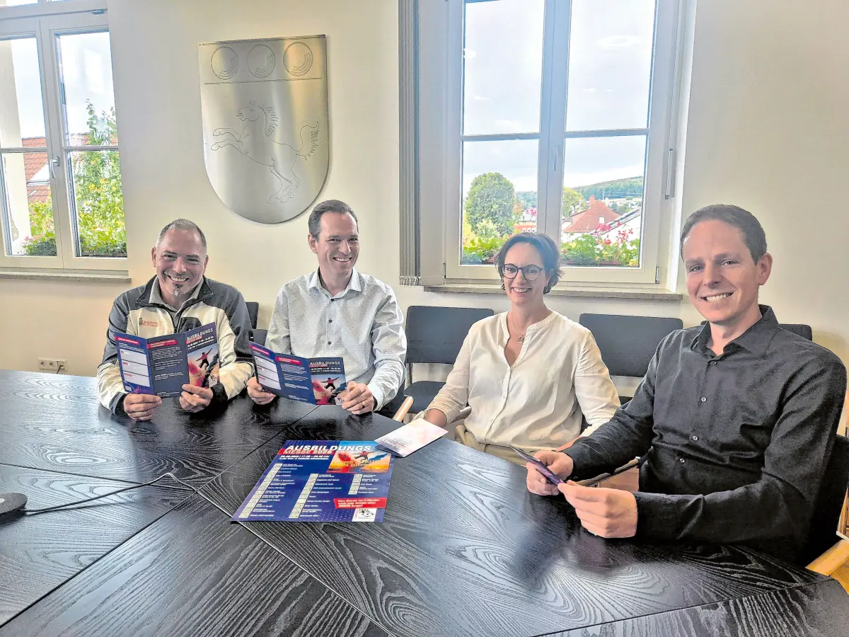 Der neue Vorstand des GHV mit Bürgermeister Florian Teichmann. ⇥Fotos: Christina Kirsch