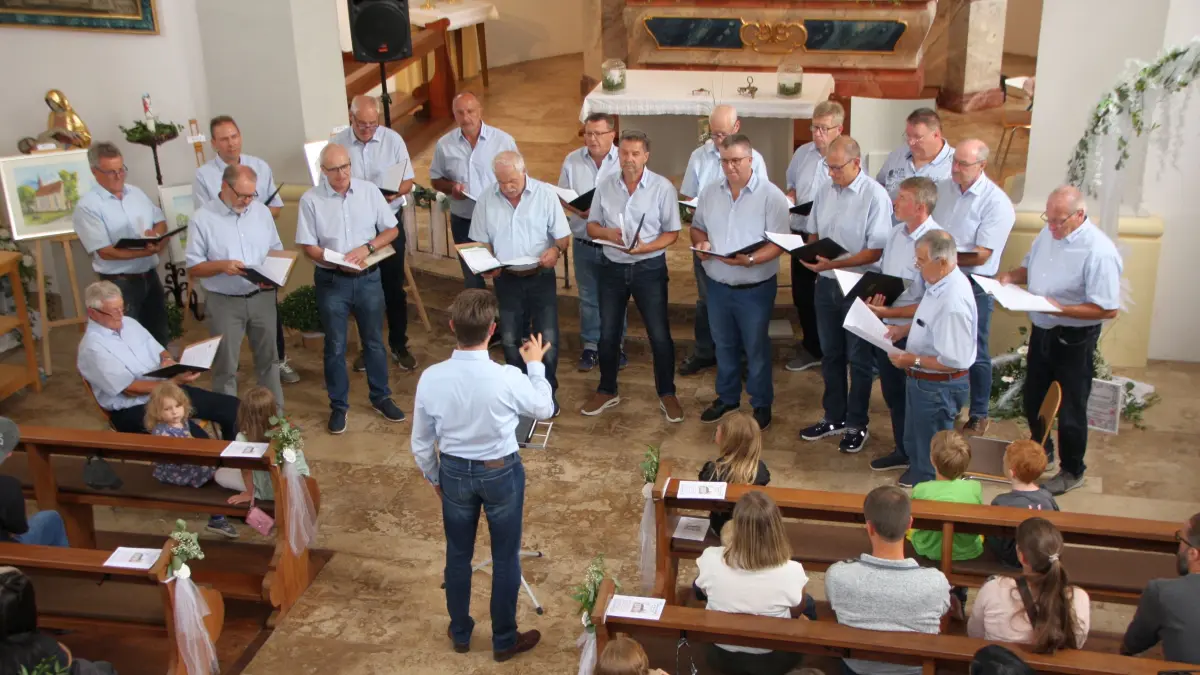 Gleich im Anschluss trat der Männergesangverein Eintracht Trilfingen auf und gab ein kleines Kirchenkonzert.