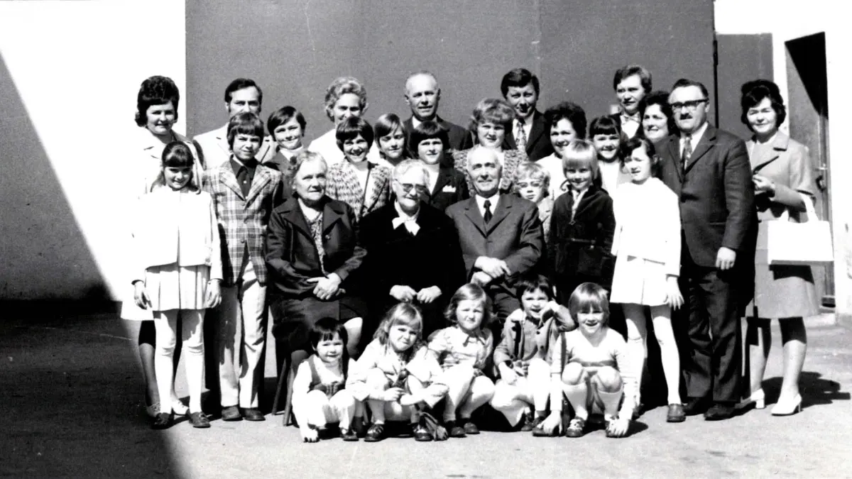 Gruppenfoto: Drei Generationen der Familie Rampf.