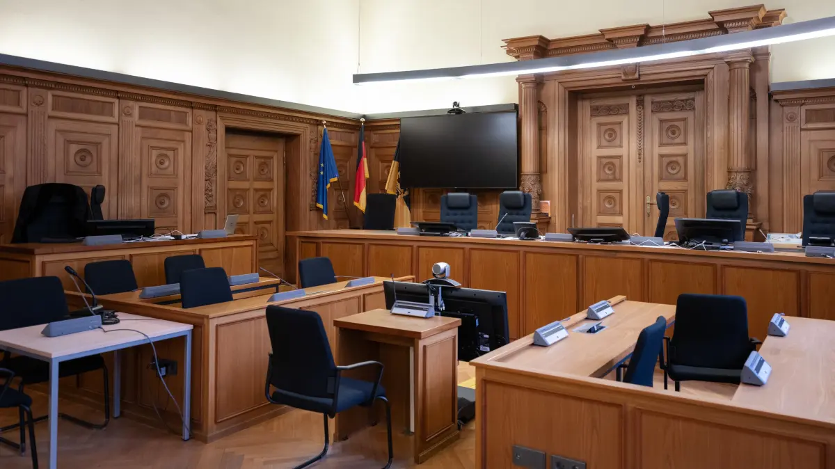 Schwurgerichtssaal Tübingen, Verhandlung, Gericht, Prozess, Justiz, Schöffen, Richter, Anwalt, Amklage, Staatsanwaltschaft
