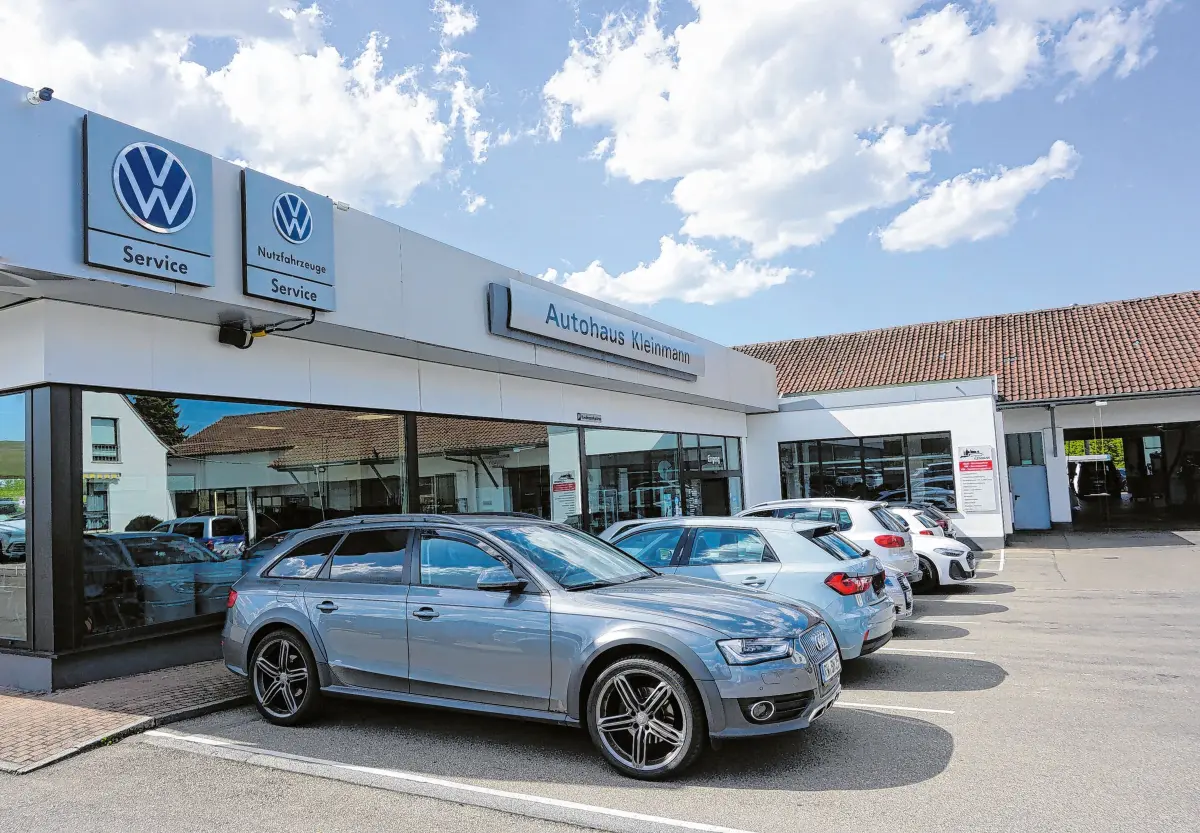 Das Autohaus Kleinmann 2026, im Jahr des 100-jährigen Jubiläums. ⇥Foto: Volker Schweizer