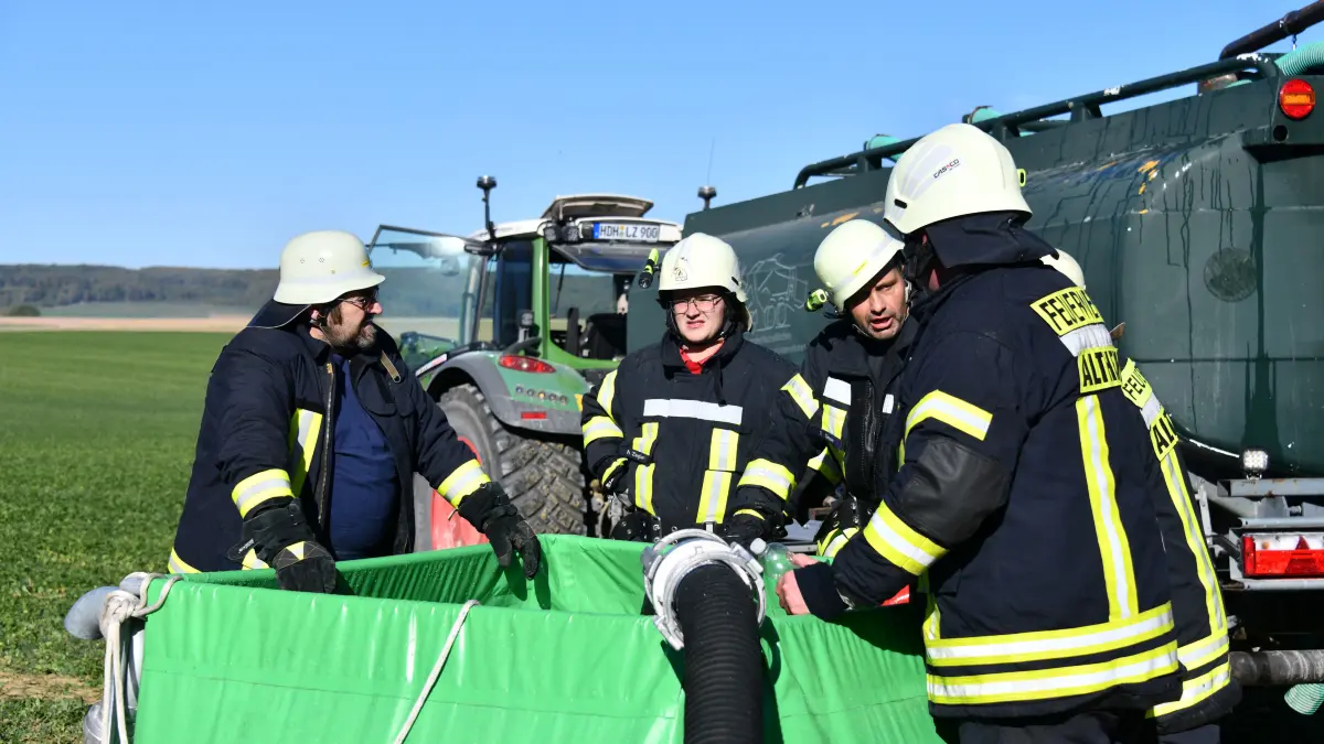 Eine Scheune in den Märkleshöfen bei Altheim wurde ein Opfer der Flammen.