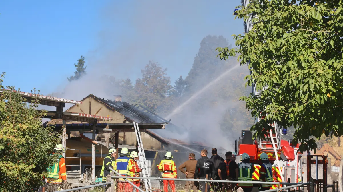 Eine Scheune in den Märkleshöfen bei Altheim wurde ein Opfer der Flammen.