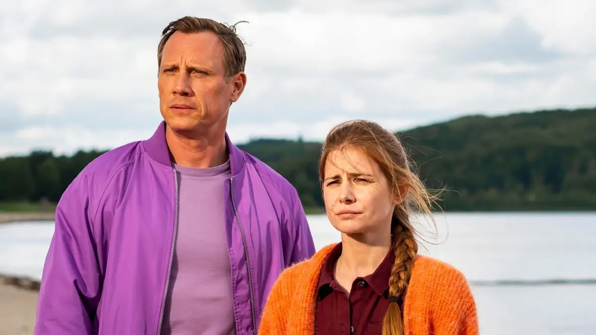 In „Dr. Nice – Sommerliebe“ verändert sich die Beziehung zwischen Nice (Patrick Kalupa) und Charlie (Josefine Preuß).