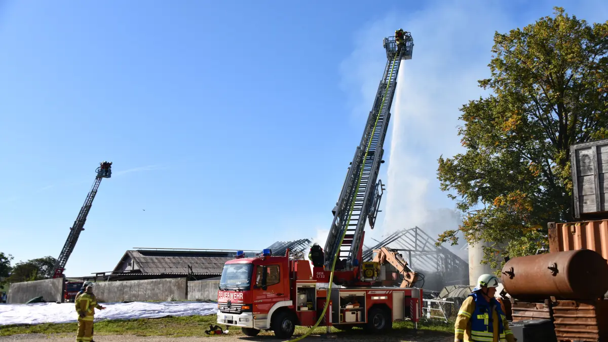 Eine Scheune in den Märkleshöfen bei Altheim wurde ein Opfer der Flammen.