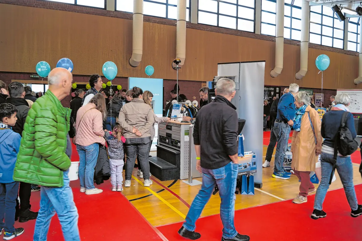 Eine Gewerbeschau mit Erlebnisfaktor in der Blautalhalle erwartet die zahlreichen Besucher und Besucherinnen. Auch im Außengelände gibt es viel zu entdecken.⇥Fotos: Petra Starzmann