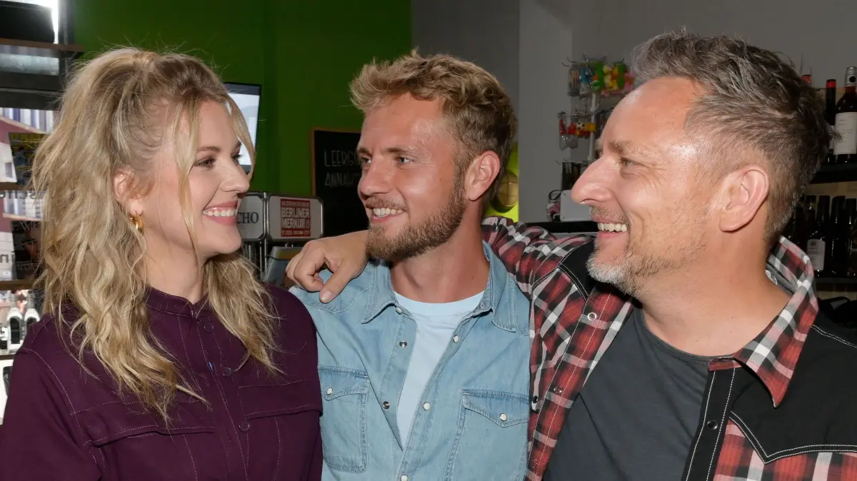 Der GZSZ-Wohnungstausch zwischen Alicia (Josefin Bressel), Paul (Niklas Osterloh, M.) und Michael "Michi" (Lars Pape) ist besiegelt.