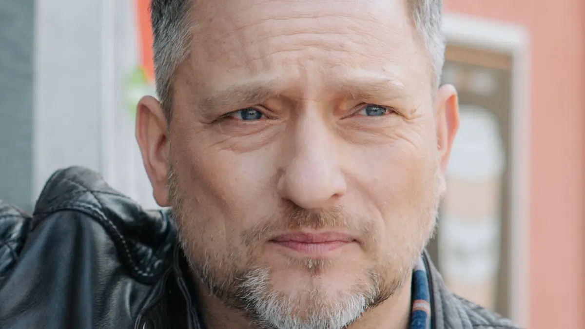 Neustart bei GZSZ: Michi Bode (Lars Pape) beendet ein altes Kapitel.