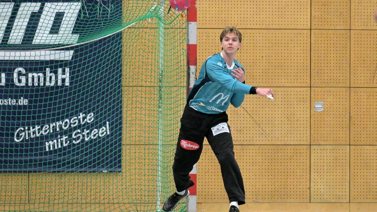 TSV Neuhausen/Fildern vs. HBW Balingen/Weilstetten II, Handball, 3.Liga Sued, 05.Ligaspieltag, Saison 2026/2027, 25.09.2026: Magnus Bierfreund (HBW Balingen/Weilstetten II, #24) im Tor mit Ball
TSV Neuhausen/Fildern vs. HBW Balingen/Weilstetten II, Handball, 3.Liga Sued, 05.Ligaspieltag, Saison 2026/2027, 25.09.2026
Foto: Eibner-Pressefoto/Tobias Baur