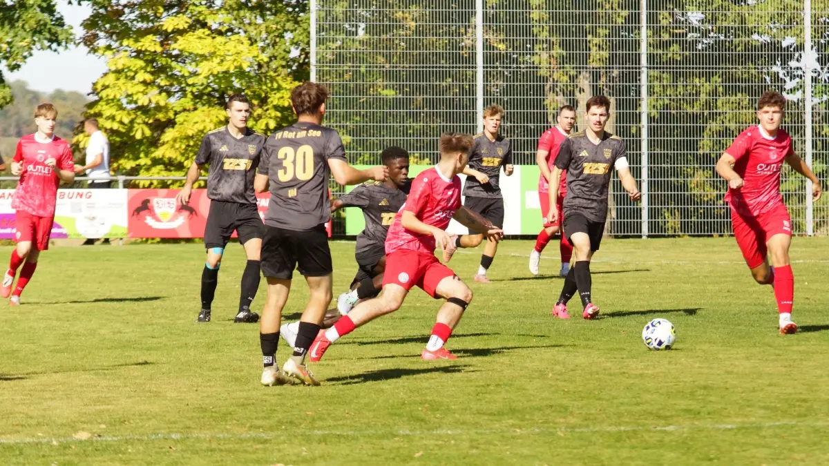 Der TSV Dünsbach (rot) gewinnt das wichtige Duell um die Quali für die Aufstiegsrunde gegen den TV Rot am See mit 2:0.