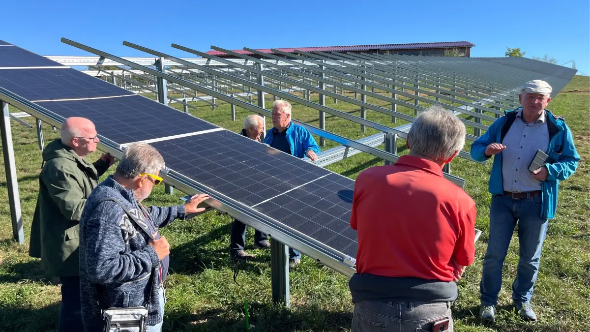 Heiningen Solarpark am Riederholz Baustellenführung rechts Vorstand Dieter Reisch