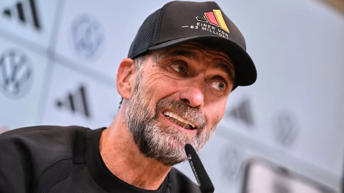 Deutschland - Griechenland: 27.09.2026, Bayern, Augsburg: Fußball, Männer, Nations League A, Deutschland - Griechenland, Gruppe 2, Spieltag 2, WWK Arena, Bundestrainer Jürgen Klopp (Deutschland) spricht auf der Pressekonferenz nach dem Spiel. Foto: Sven Hoppe/dpa +++ dpa-Bildfunk +++