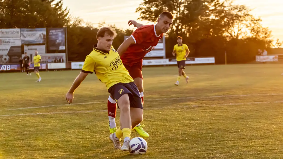 SSV Ehingen-Süd (gelb) - FC Blaubeuren 2:1 Landesliga Fußball Niklas Ströbele