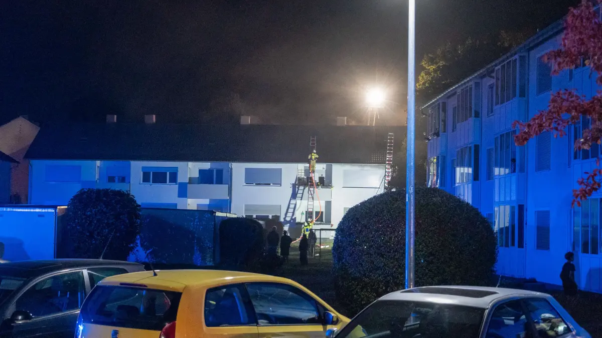 Die Feuerwehr war wegen eines Balkonbrandes in Meßstetten im Großeinsatz.