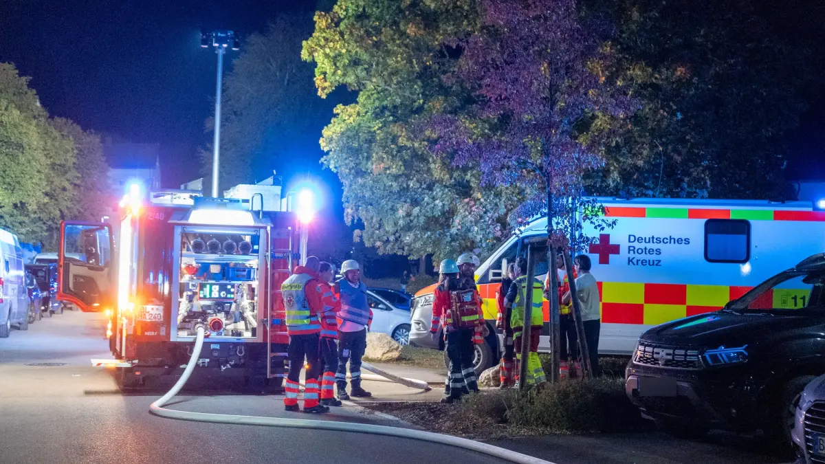 Die Feuerwehr war wegen eines Balkonbrandes in Meßstetten im Großeinsatz.