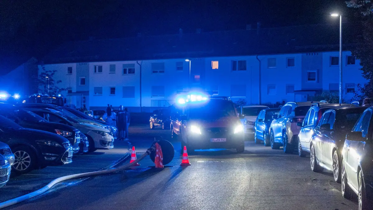Die Feuerwehr war wegen eines Balkonbrandes in Meßstetten im Großeinsatz.
