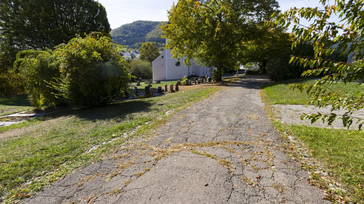 Reichenbach - Friedhof - schlechter Zustand der Wege