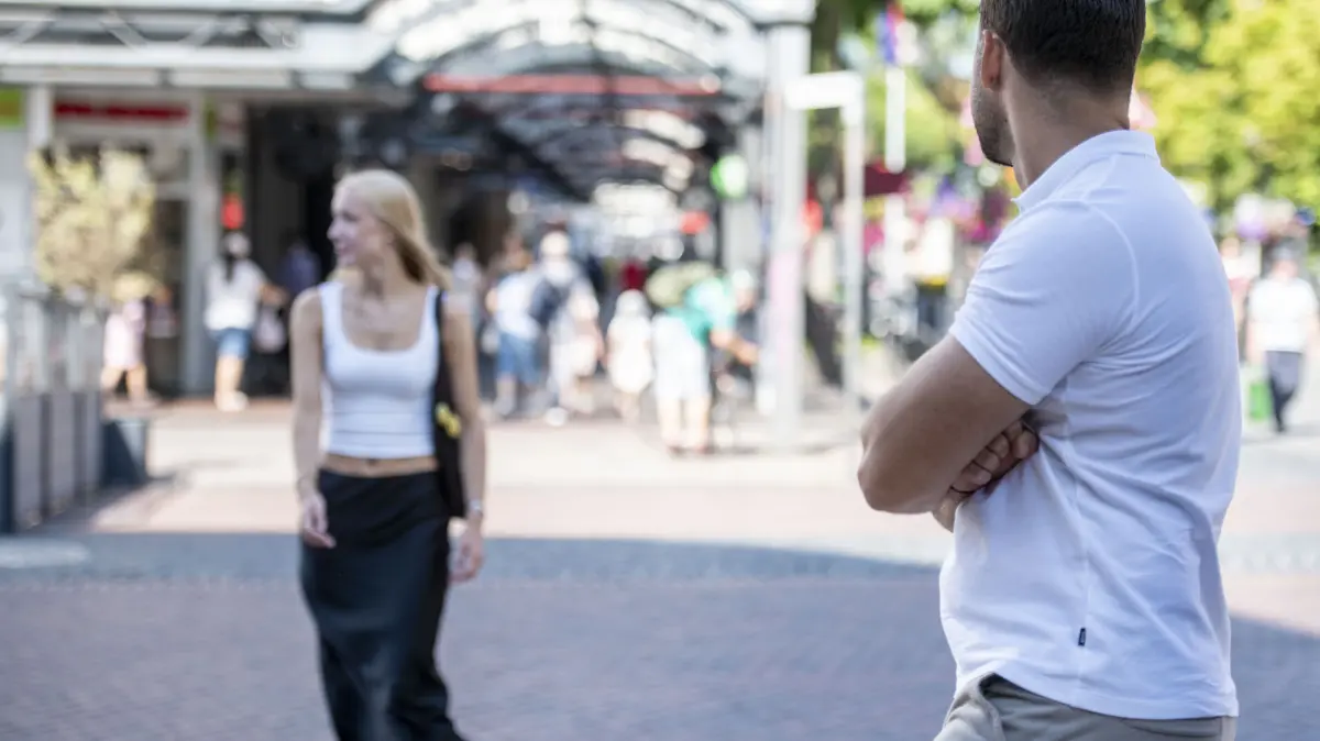 Die Linken fordern, dass die Stadt Duisburg Catcalling verbieten muss. Warum das der richtige Weg ist, erklärt Annika Walther von der Frauenberatungsstelle. 10.08.2026 Duisburg ** NUR FÜR REDAKTIONELLE ZWECKE ** EDITORIAL USE ONLY **Die Linken fordern, dass die Stadt Duisburg Catcalling verbieten muss. Warum das der richtige Weg ist, erklären Anika Walther und Kathrin Knaup von der Frauenberatungsstelle. 10.08.2026 Duisburg Deutschland NRW Duisburg Copyright: DanielxAttia *** The Left Party is calling on the city of Duisburg to ban catcalling. Annika Walther from the Women’s Counseling Center explains why this is the right approach. August 10, 2026, Duisburg ** FOR EDITORIAL USE ONLY ** EDITORIAL USE ONLY ** p The Left Party is calli Copyright: DanielxAttia doc873ldj5x49ggvzbv9ny ,EDITORIAL USE ONLY