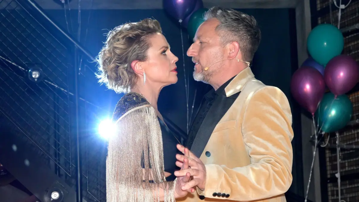 Alte Liebe bei GZSZ: Michi kann seine Beziehung mit Yvonne (Gisa ZacH9 nicht vergessen.