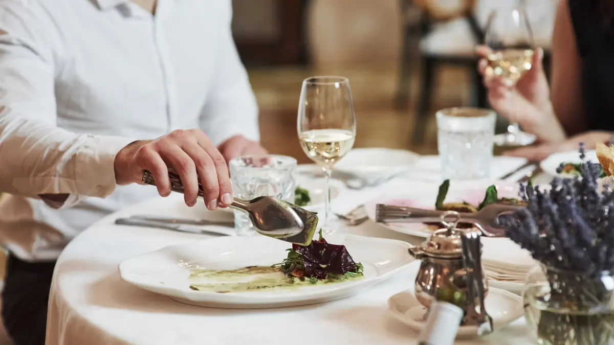 Mit dem viergängigen SWP-Gourmet-Menü haben Leserinnen und Leser die Möglichkeit, in guter Gesellschaft etwas ganz besonderes zu genießen.