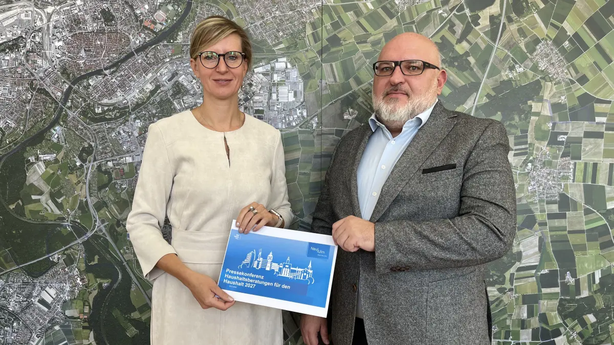Noch keine Zahlen, aber einen Fahrplan für den Weg zum Haushalt 2027 haben OB Katrin Albsteiger und Kämmerer Gregor Kamp jetzt vorgestellt.