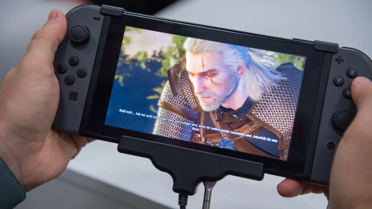 Zum Themendienst-Bericht vom 20. August 2019: Hexer Geralt ist kein Neuling in der Videospiele-Welt. «The Witcher 3» gibt es nun aber mit allen Zusatzinhalten auch für Nintendos Konsole Switch.