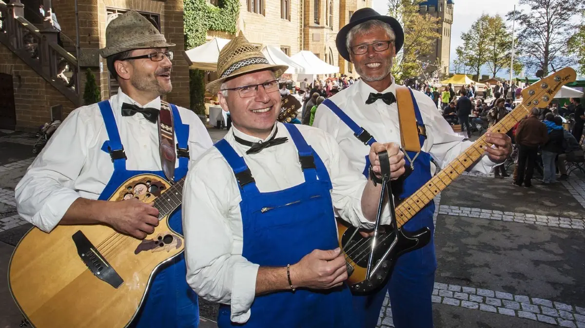 Die Schwaben-Band „Heilige3Zemmerner“ feiert ihr 15-jähriges Bestehen mit einem Benefizkonzert.