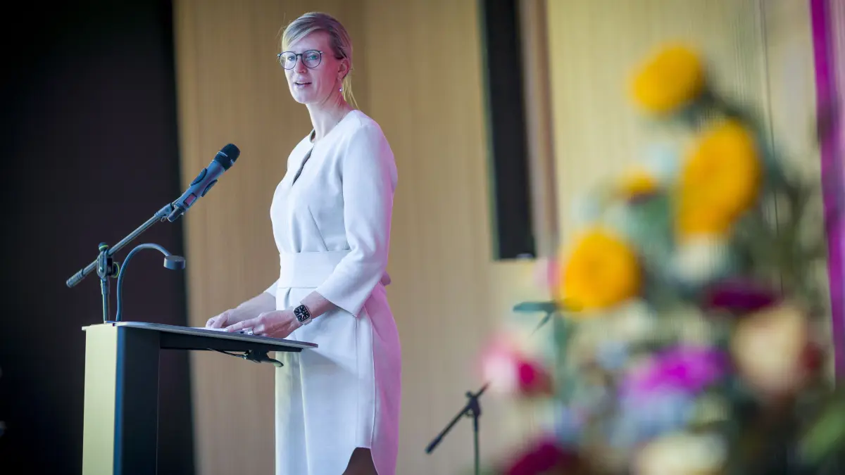 Feierliche Übergabe des HEINERS. Mit OB Katrin Albsteiger, Christian Bernreiter, Bayerischer Staatsminister für Wohnen, Bau und Verkehr sowie EG-Geschäftsführer André Zaman
