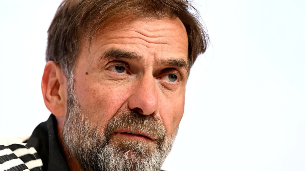 Abschluss-PK Nationalmannschaft vor dem Spiel gegen Serbien: 30.09.2026, Bayern, Herzogenaurach: Fußball: Nationalmannschaft, Abschlusspressekonferenz vor dem Nations-League-Spiel gegen Serbien. Bundestrainer Jürgen Klopp (Deutschland) spricht während der Pressekonferenz. Foto: Sven Hoppe/dpa +++ dpa-Bildfunk +++