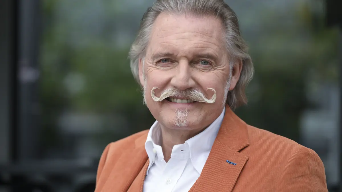Der Jurist und Schauspieler Ingo Lenßen am Rande von Dreharbeiten für die neue Reality-Reihe "Lenßen hilft“.