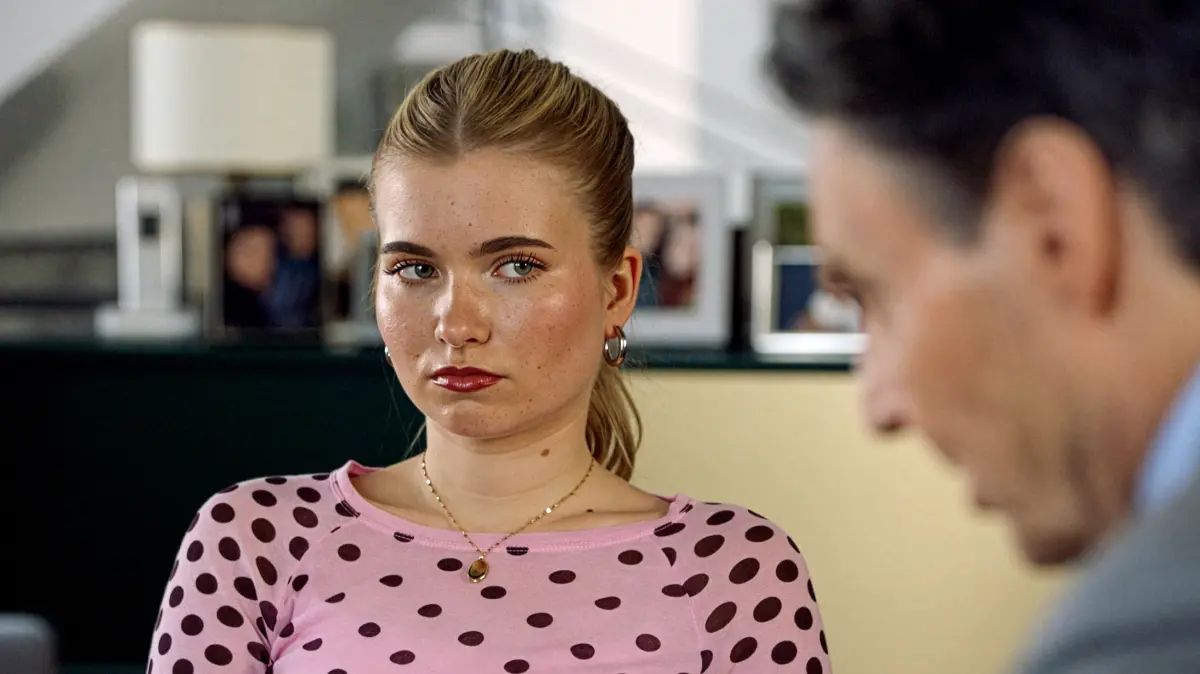Peinliche Situation bei GZSZ: Jo Gerner (Wolfgang Bahro) entlarvt Johanna (Charlott Reschke).