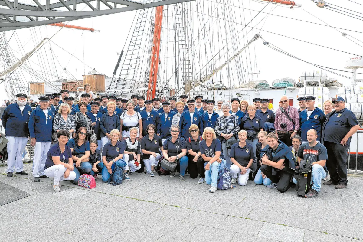 Besatzung Delta Old Hamburg und Marineheim Rottenburg 4.10.2023.Bild: Charly Kuball⇥Charly Kuball