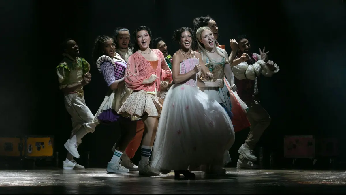 ß Julia Musical: #show Presse-Event im Vorfeld der Premiere von *& Julia* im Palladium Theater Jacqueline Braun als Amme Angelique
Carlos de Vries als Lance
Jonathan Guth als Romeo
Sabrina Weckerlin als Anne Hathaway
Sebeya als Julia (Sebya ist ihr Künstlername, gebürtig heißt sie Rita Sebeh, bevorzugt aber die Nennung des Künstlernamens)
Esmael Agostinho als François
Ibi als May
Maximilian Mann als William Shakespeare