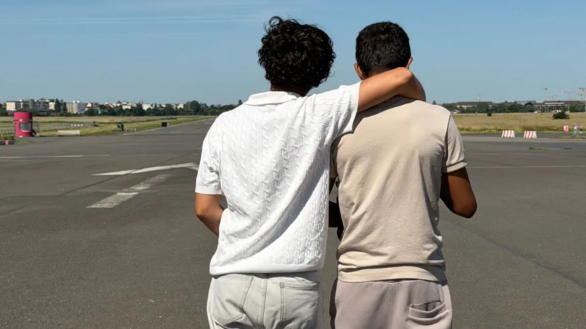 Ali (rechts im Bild) auf Klassenfahrt in Berlin im Juni 2026