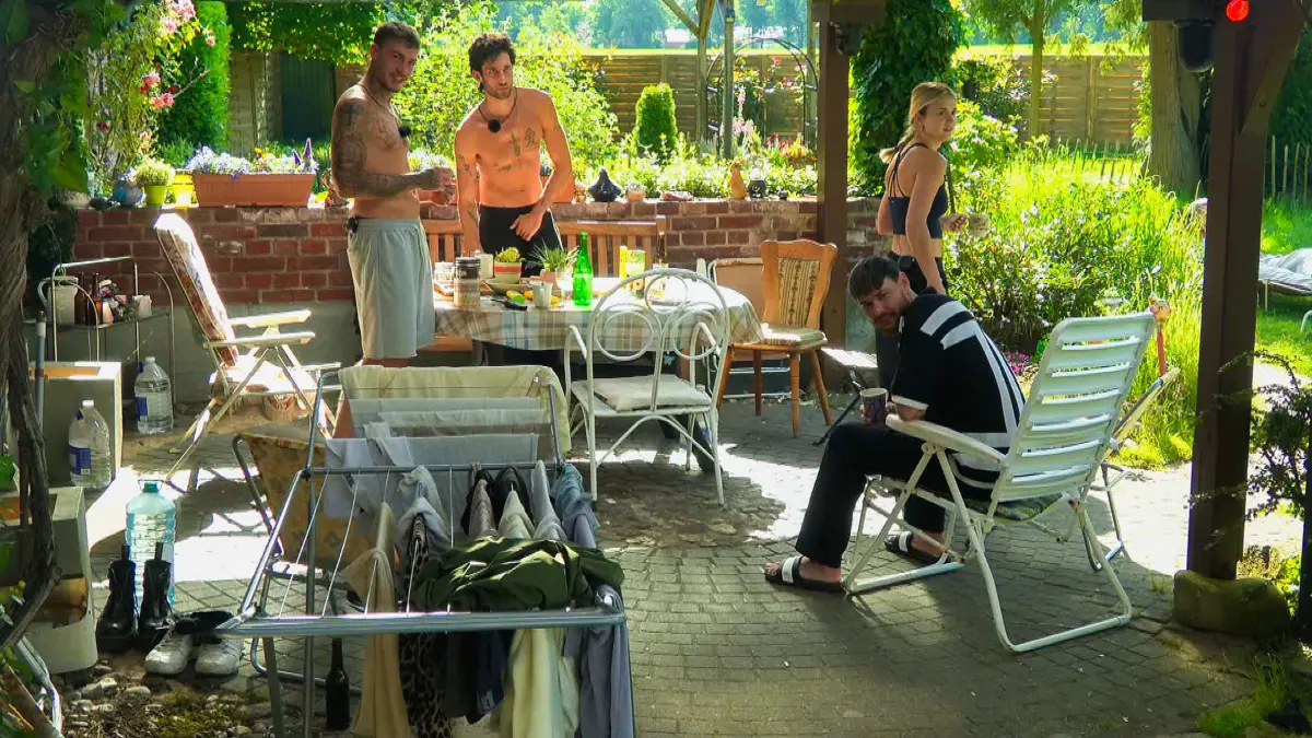 Neue Paare kämpfen im „Sommerhaus der Stars“ um 50.000 Euro.